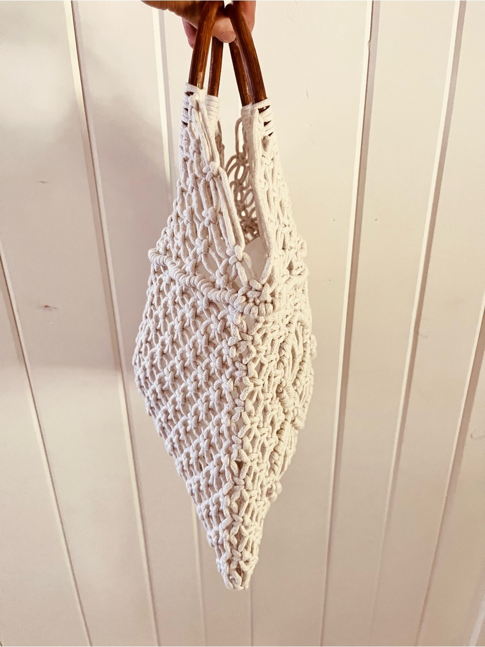 Handwoven Macramé Boho Cream Hand Bag with Wooden Handles - Picture 4 of 7